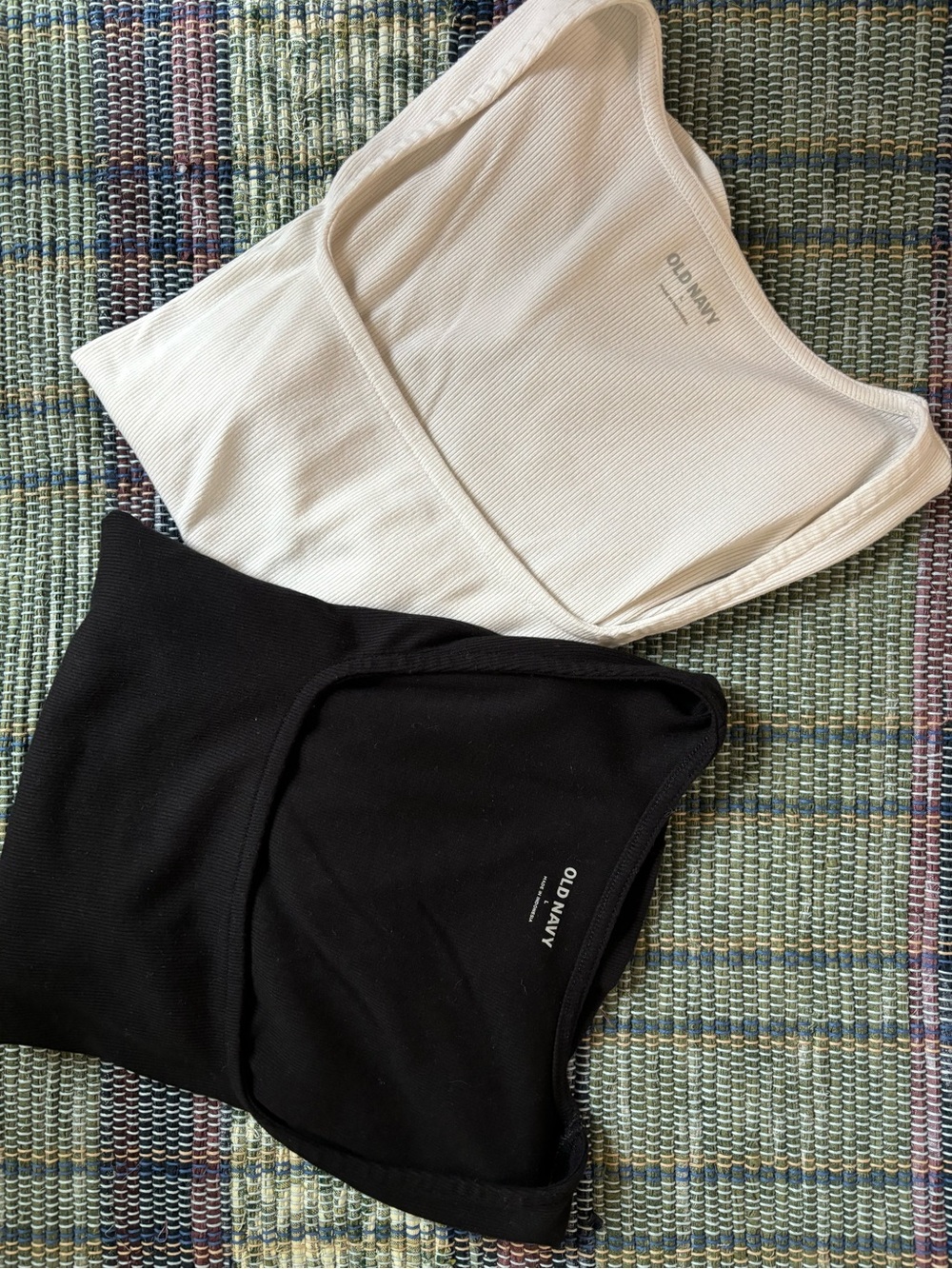Lot Black & White Square Neck Tees